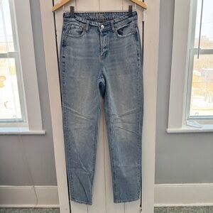 American Eagle High Rise Mom Jean, Light Blue Wash